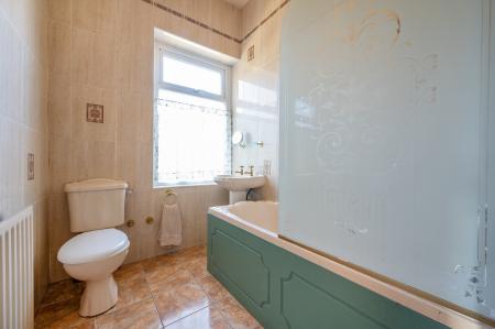 3 bedroom Terraced House for sale in Oxford Street, Leeds, LS27