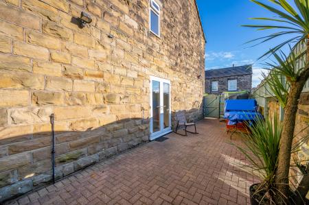 3 bedroom Terraced House for sale in Oxford Street, Leeds, LS27