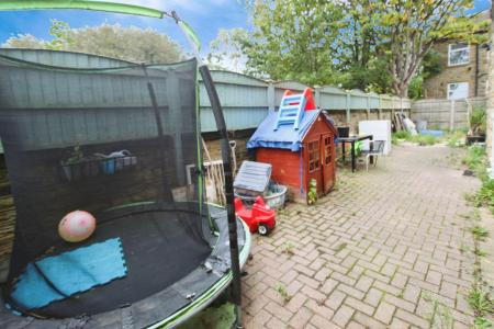 3 bedroom Terraced House for sale in Oxford Street, Leeds, LS27