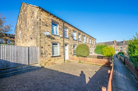 3 bedroom Terraced House for sale in Oxford Street, Leeds, LS27