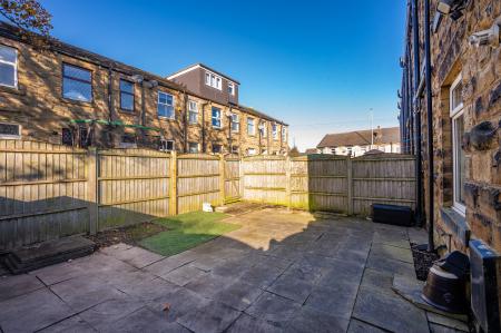 3 bedroom Terraced House for sale in Oxford Street, Leeds, LS27