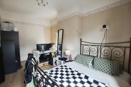 3 bedroom Terraced House for sale in Oxford Street, Leeds, LS27