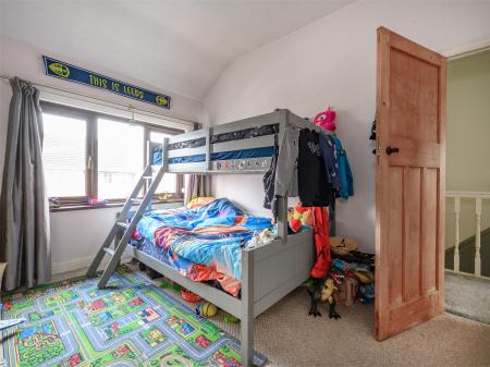 3 bedroom Terraced House for sale in Queens Road, Leeds, LS27