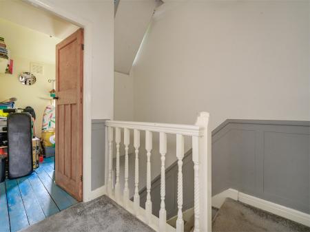 3 bedroom Terraced House for sale in Queens Road, Leeds, LS27