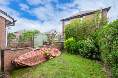 3 bedroom Terraced House for sale in Queens Road, Leeds, LS27
