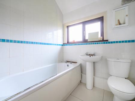 3 bedroom Terraced House for sale in Queens Road, Leeds, LS27