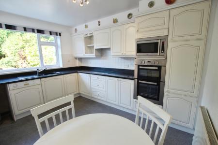 3 bedroom Detached house for sale in Scatcherd Grove, Leeds, LS27