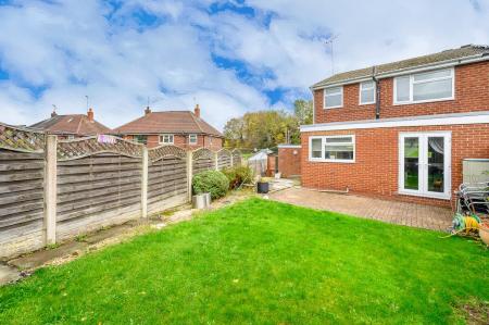 3 bedroom Semi-detached house for sale in Springbank Avenue, Leeds, LS27