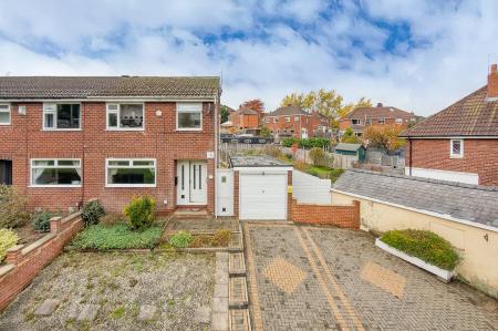 3 bedroom Semi-detached house for sale in Springbank Avenue, Leeds, LS27