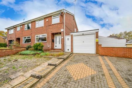 3 bedroom Semi-detached house for sale in Springbank Avenue, Leeds, LS27