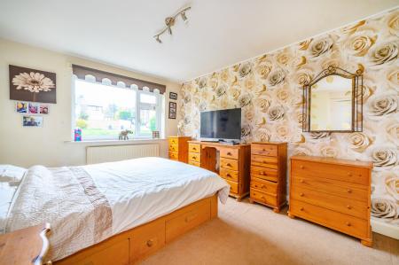 3 bedroom Semi-detached house for sale in Springbank Avenue, Leeds, LS27