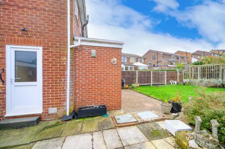 3 bedroom Semi-detached house for sale in Springbank Avenue, Leeds, LS27