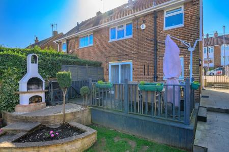 3 bedroom Semi-detached house for sale in Springbank Road, Leeds, LS27