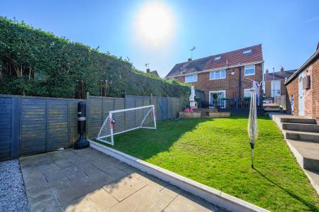 3 bedroom Semi-detached house for sale in Springbank Road, Leeds, LS27