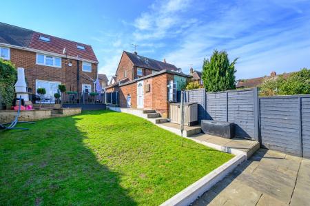 3 bedroom Semi-detached house for sale in Springbank Road, Leeds, LS27