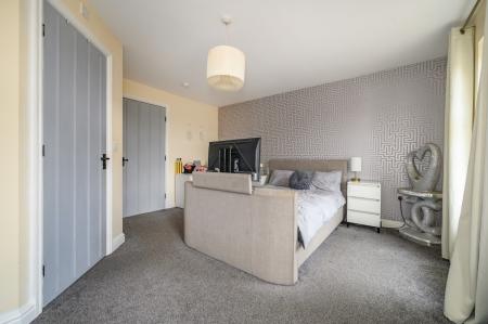 4 bedroom Town house for sale in Vienna Court, Leeds, LS27