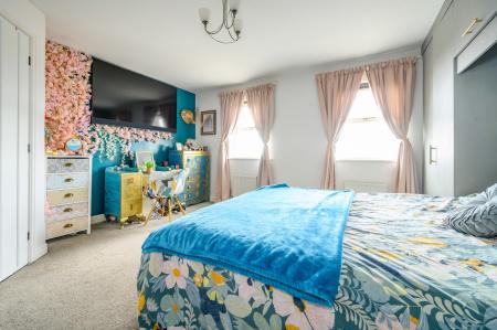 4 bedroom Town house for sale in Vienna Court, Leeds, LS27