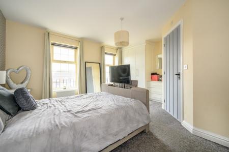 4 bedroom Town house for sale in Vienna Court, Leeds, LS27
