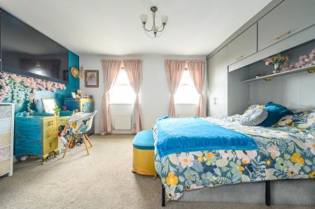 4 bedroom Town house for sale in Vienna Court, Leeds, LS27