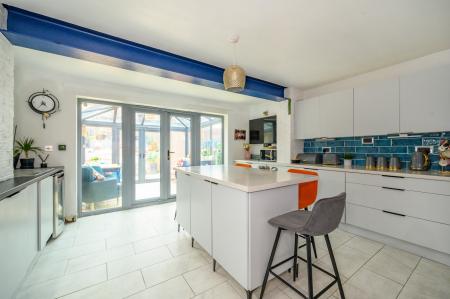 4 bedroom Town house for sale in Vienna Court, Leeds, LS27