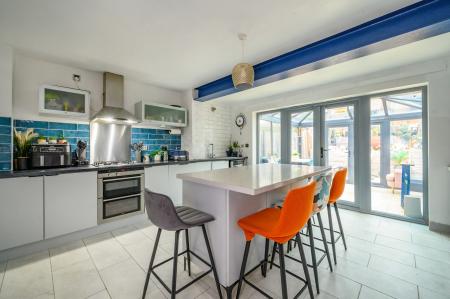 4 bedroom Town house for sale in Vienna Court, Leeds, LS27