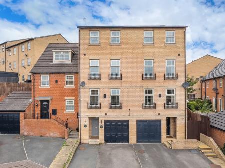 4 bedroom Town house for sale in Vienna Court, Leeds, LS27