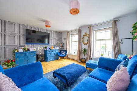 4 bedroom Town house for sale in Vienna Court, Leeds, LS27