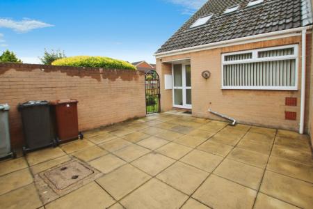 3 bedroom Town house for sale in Woodcross, Leeds, LS27