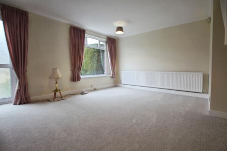 3 bedroom Town house for sale in Woodcross, Leeds, LS27