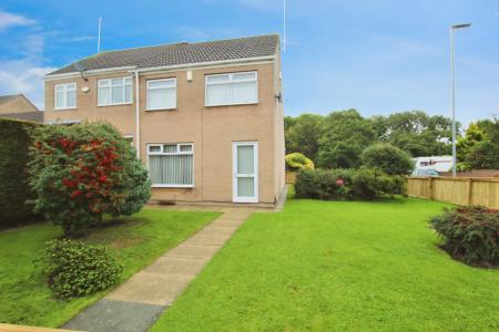 3 bedroom Town house for sale in Woodcross, Leeds, LS27