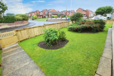 3 bedroom Town house for sale in Woodcross, Leeds, LS27