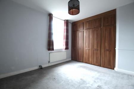 2 bedroom Terraced House for sale in Fountain Street, Morley, LS27