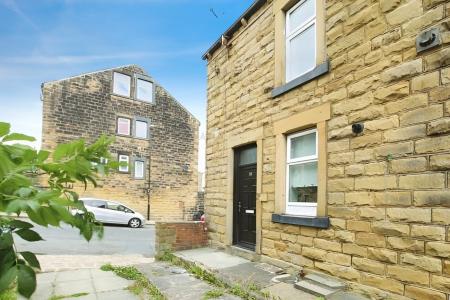 2 bedroom Terraced House for sale in Troy Road, Morley, LS27
