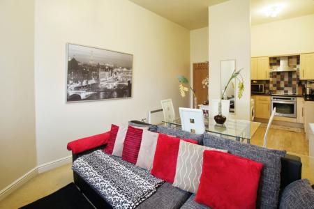 2 bedroom Flat to let in Albion Street, Morley, LS27