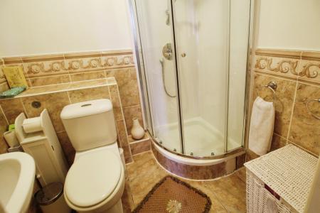 2 bedroom Flat to let in Albion Street, Morley, LS27