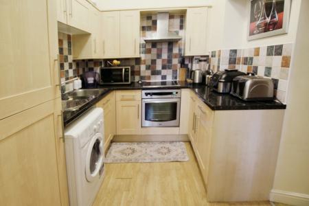 2 bedroom Flat to let in Albion Street, Morley, LS27