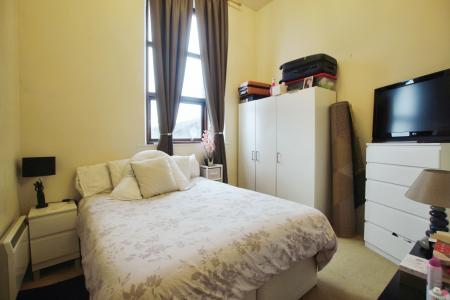 2 bedroom Flat to let in Albion Street, Morley, LS27