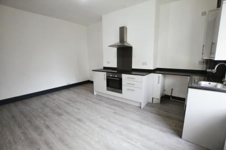 2 bedroom Terraced House to let in Batley Road, Heckmondwike, WF16