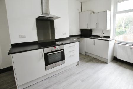 2 bedroom Terraced House to let in Batley Road, Heckmondwike, WF16