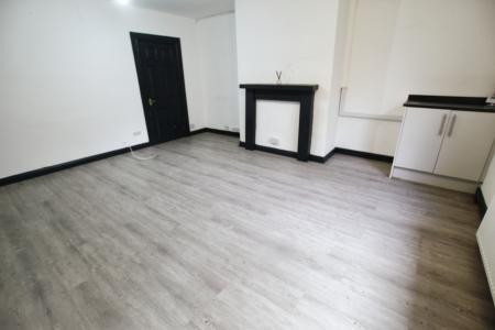 2 bedroom Terraced House to let in Batley Road, Heckmondwike, WF16