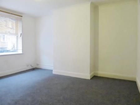 2 bedroom Terraced House to let in Gillroyd Parade, Morley, LS27