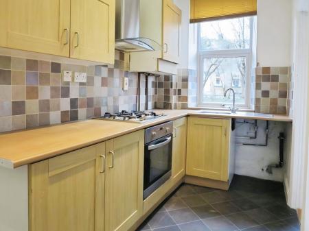 2 bedroom Terraced House to let in Gillroyd Parade, Morley, LS27