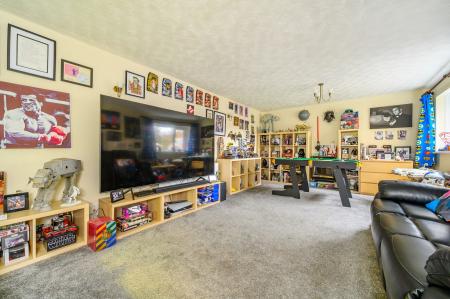 5 bedroom Detached house for sale in Burns Court, Birstall, WF17