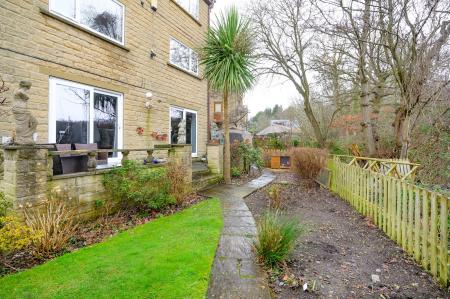 5 bedroom Detached house for sale in Burns Court, Birstall, WF17