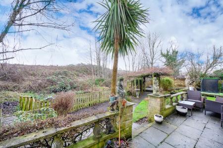 5 bedroom Detached house for sale in Burns Court, Birstall, WF17