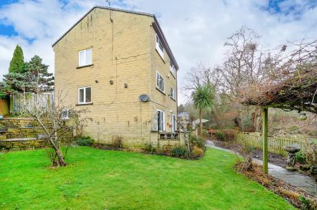 5 bedroom Detached house for sale in Burns Court, Birstall, WF17