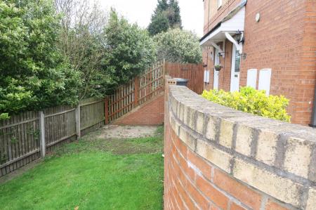 1 bedroom Town house to let in Siskin Court, Morley, LS27