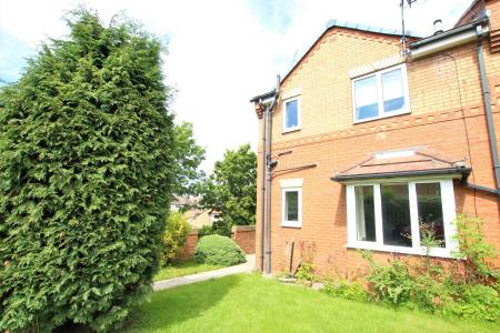 1 bedroom Town house to let in Siskin Court, Morley, LS27