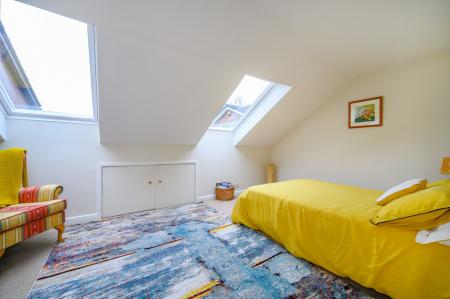 6 bedroom Detached house for sale in Westwood Close, Leeds, LS27