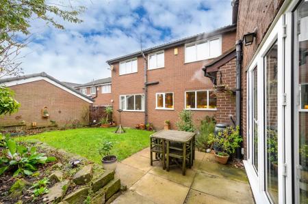 6 bedroom Detached house for sale in Westwood Close, Leeds, LS27